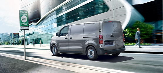 toyota-PROACE-555-achter-in-stad.jpg